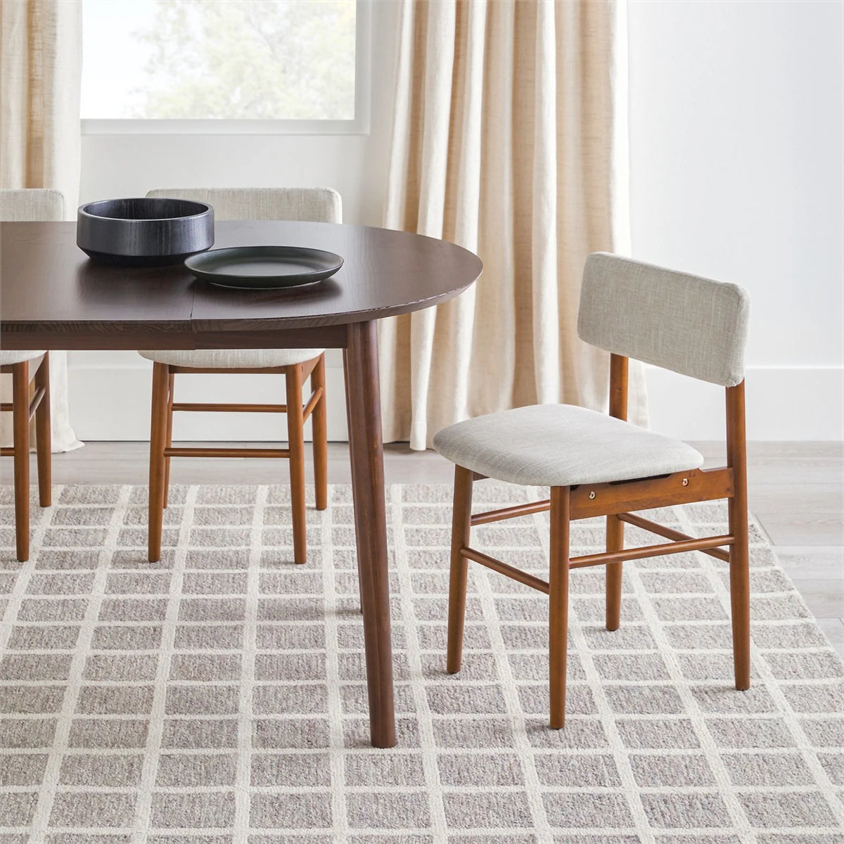 Oval Solid Wood Dining Table with Removable Leaf in Walnut E6119