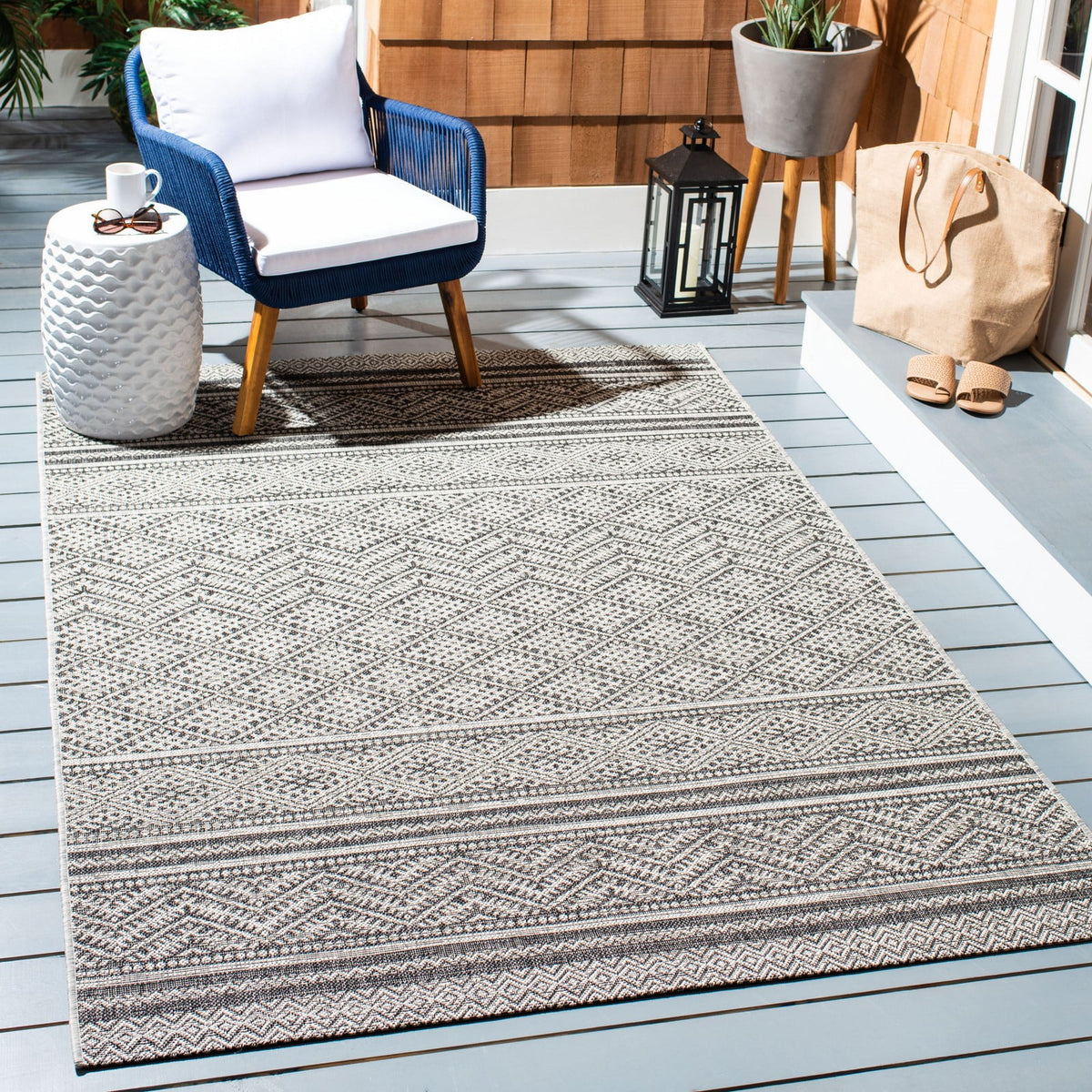 Black Grey Geometric Chevron Indoor Outdoor Area Rug B344763
