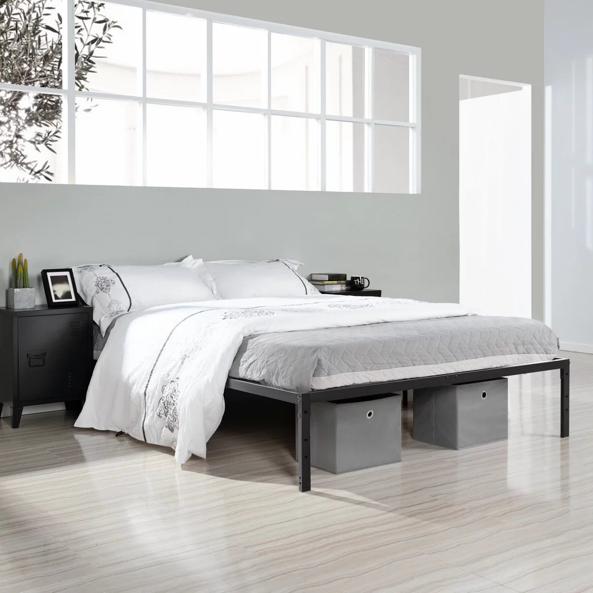 Queen Size Black Metal Slat Bed Frame N634